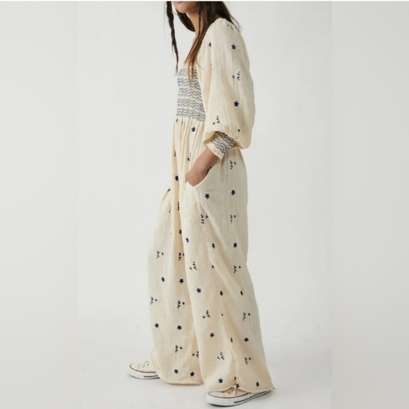 Sold on IG: shopcovetedcloth - Picture 5 of 9